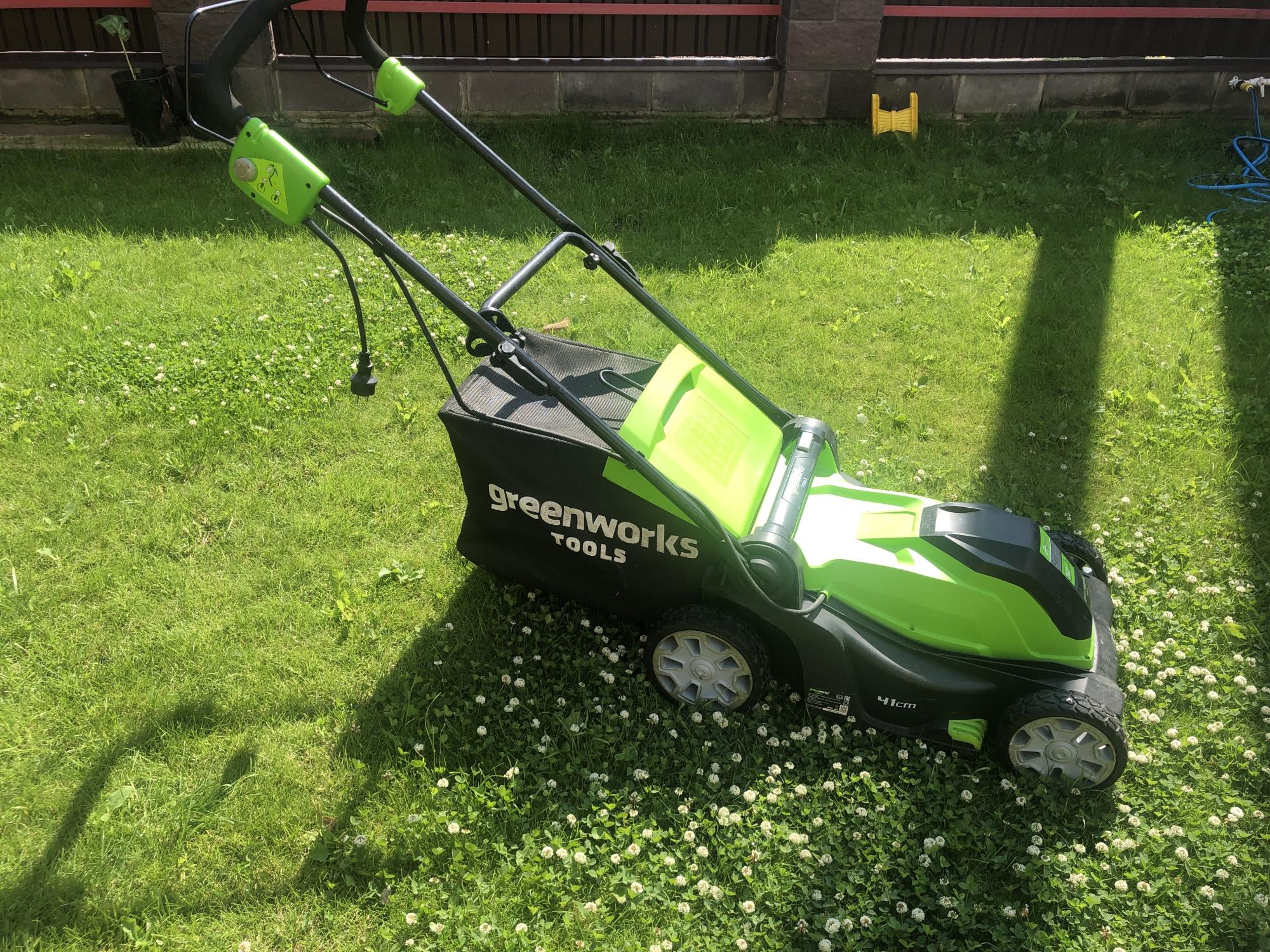 Greenworks sn2300