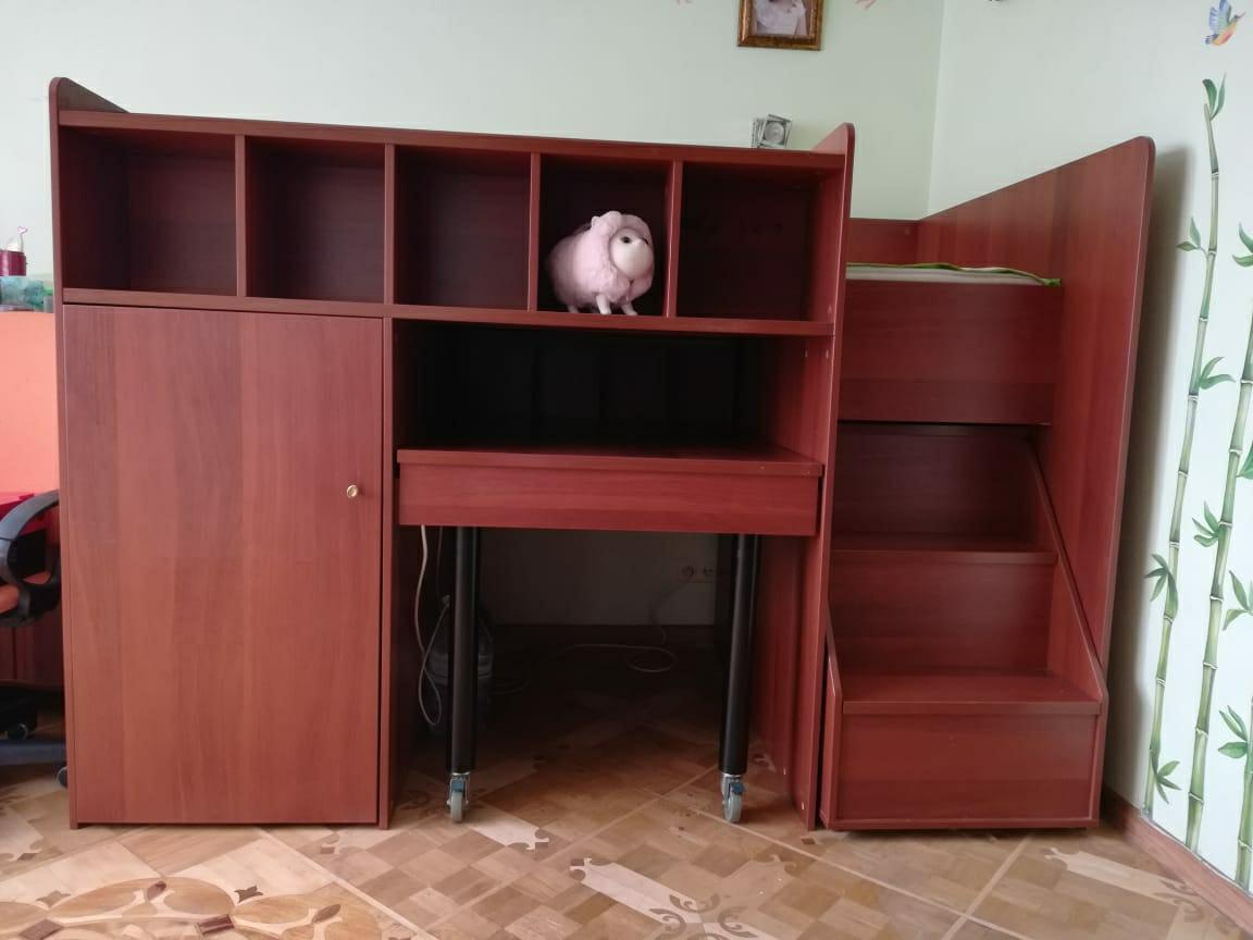 Кровать чердак со шкафом и столом в Москве