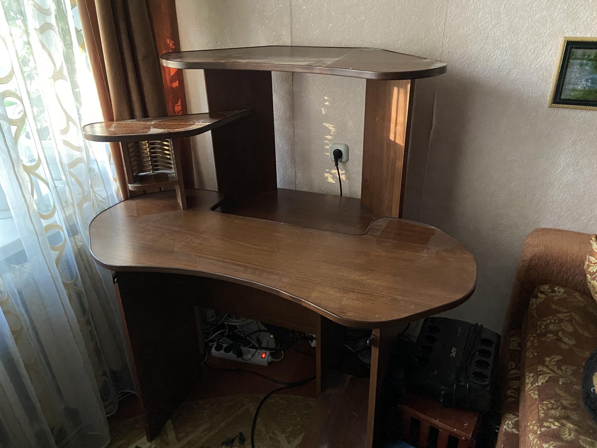 Computer table