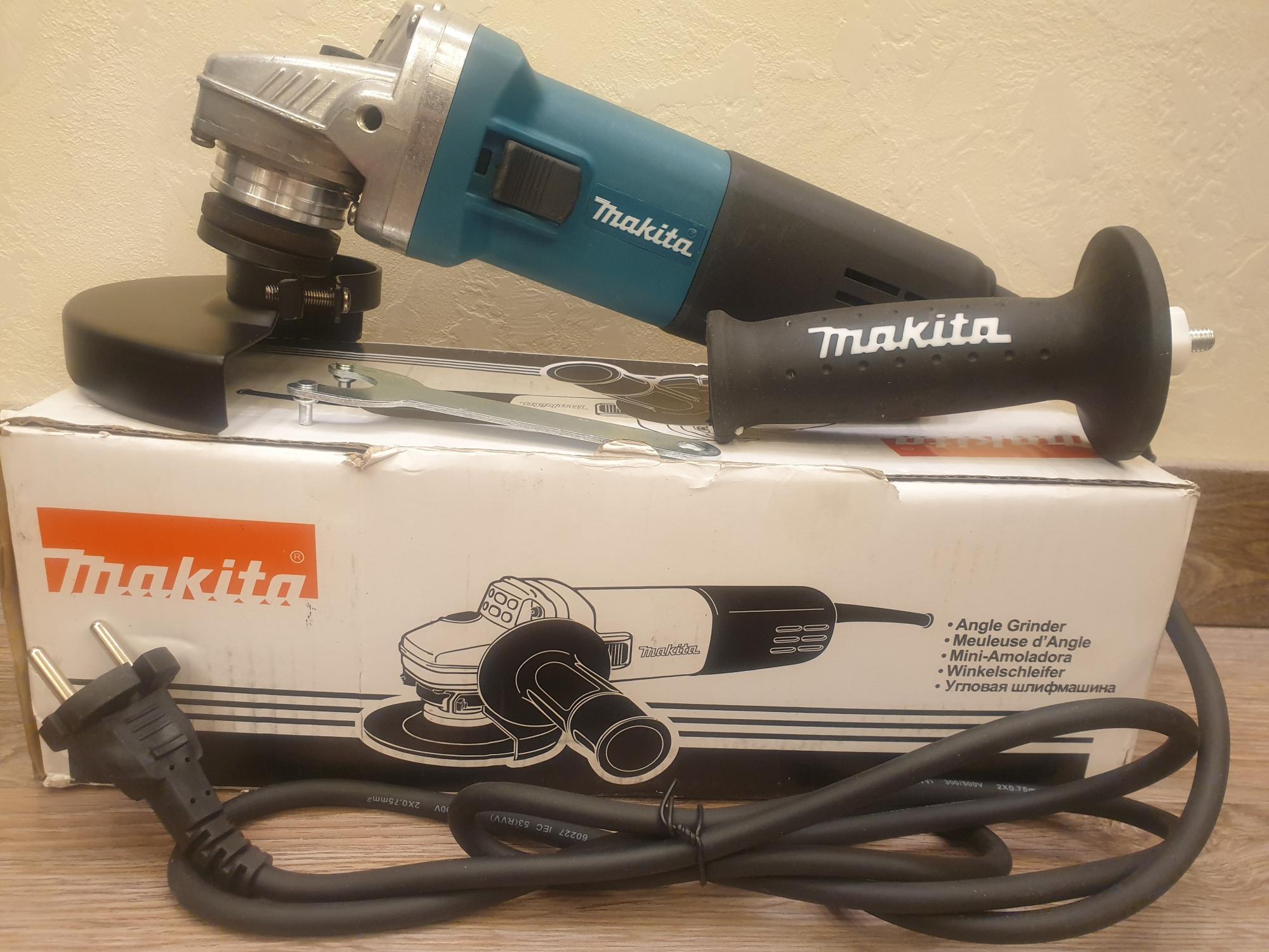 Ушм makita 840 вт. Болгарка Makita 9558. Makita 9558hnk6. Болгарка 125 18 вольт. Makita 125 двуручная.