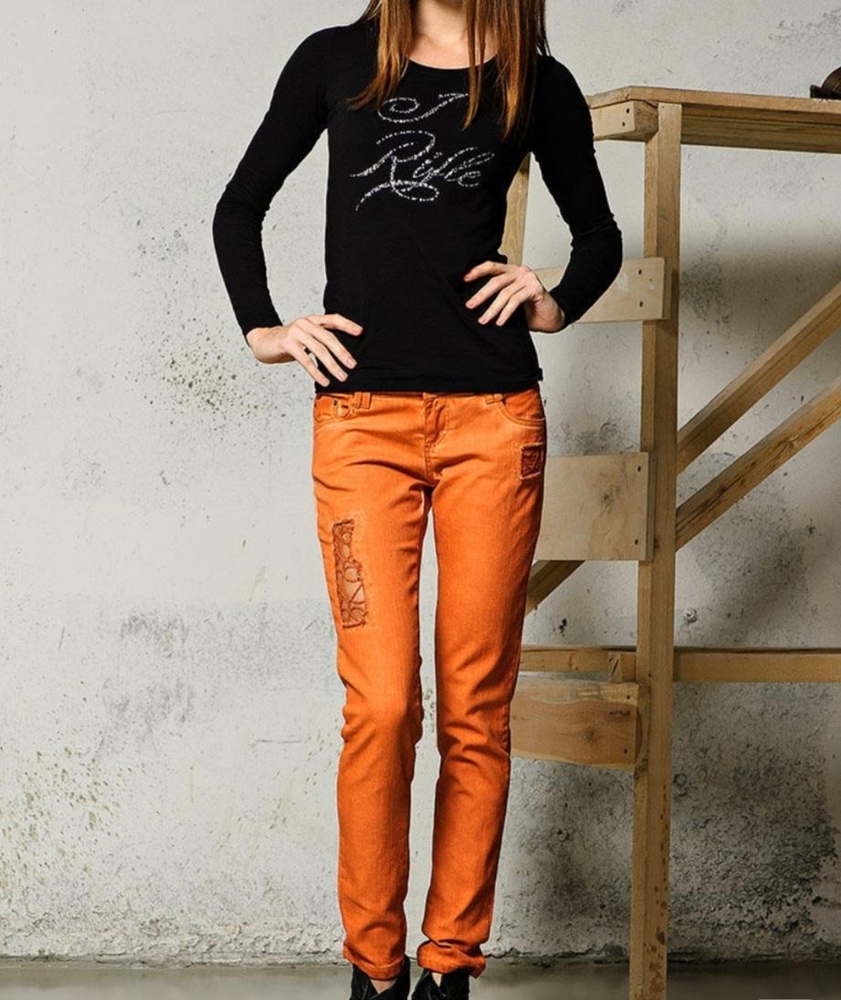 Оранжевые джинсы