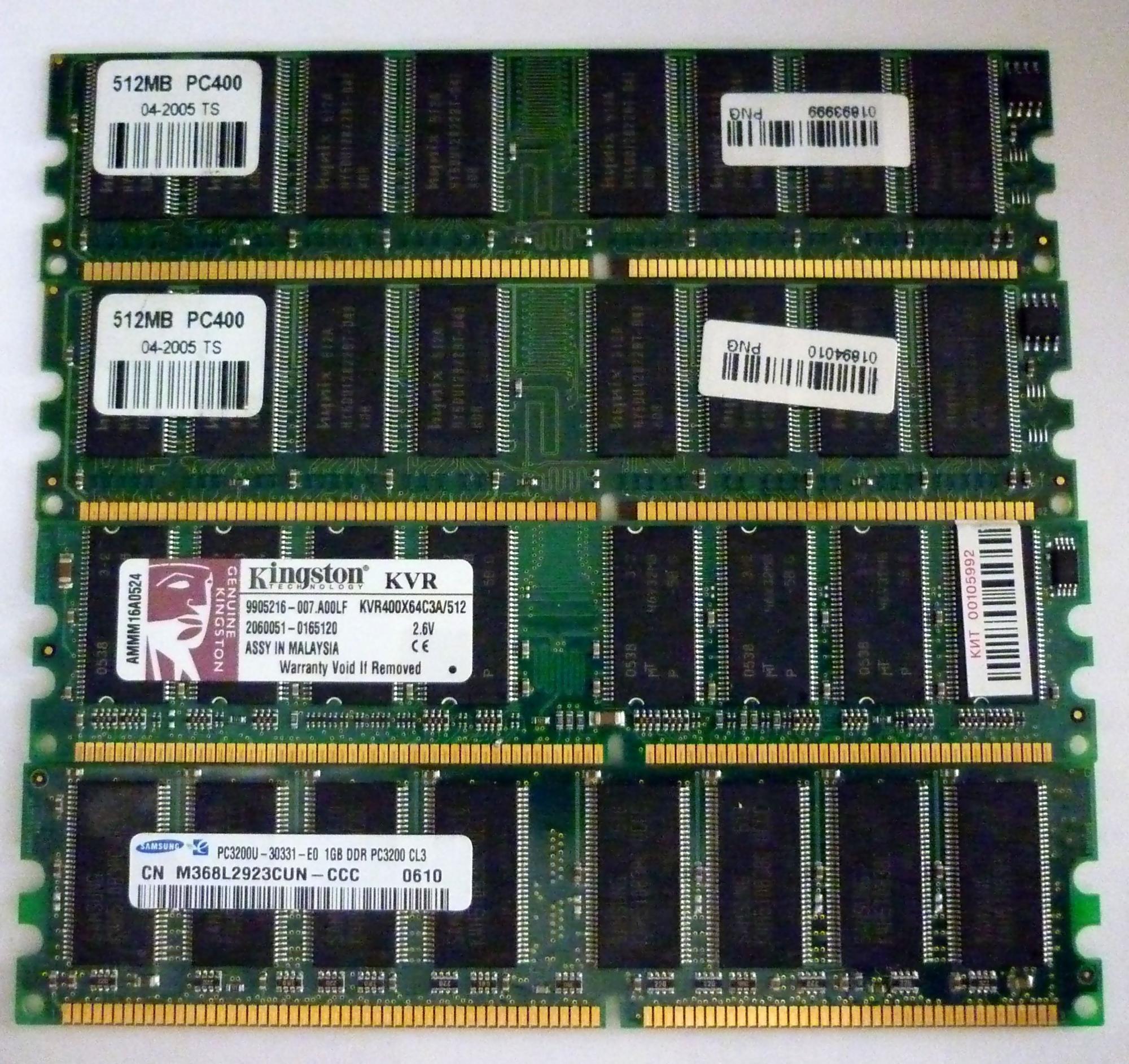 Оперативная память 11 pro. Оперативка 512 МБ. 16гб оперативной памяти одной плашкой. Планка оперативной памяти 512 КБ. Самая маленькая ддр память 512.