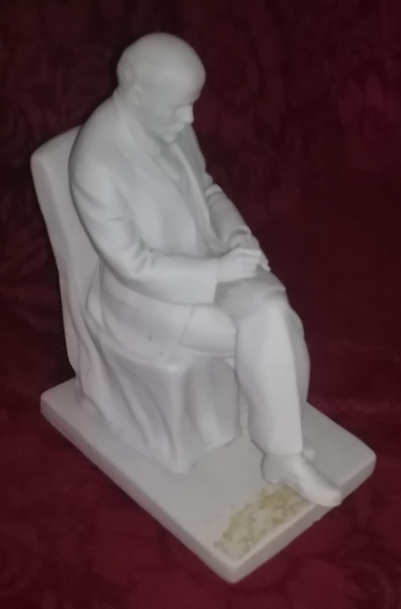 Статуэтка Ленин в кресле (сидящий Ленин) ЛФЗ 1950-Е гг