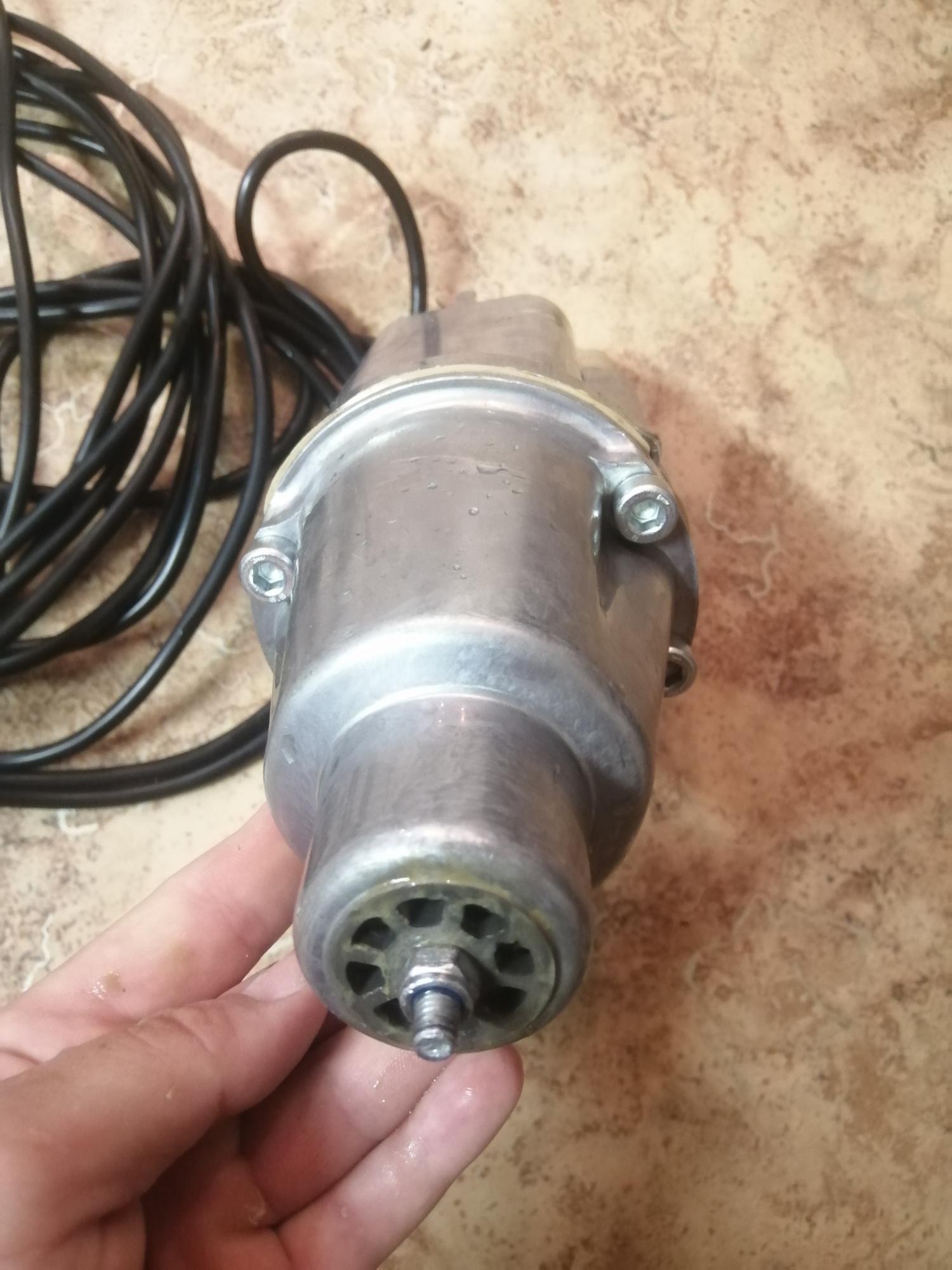 Насос малыш. Вибрационный насос малыш. ). Вибрационный насос водолей 3 зазоры. Клапан для погружного насоса малыш.