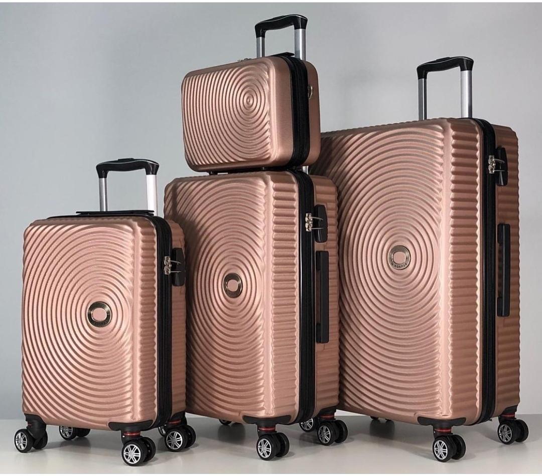 Большой коричневый чемодан. Яркий чемодан. Самый новый чемодан 2024. 2 новых чемодана. Чемодан из поликарбоната маленький.