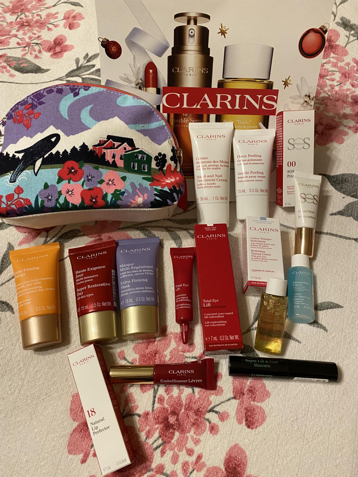 Набор clarins с косметичкой. La'Core косметика. Косметика кларанс и Шанель вместе.