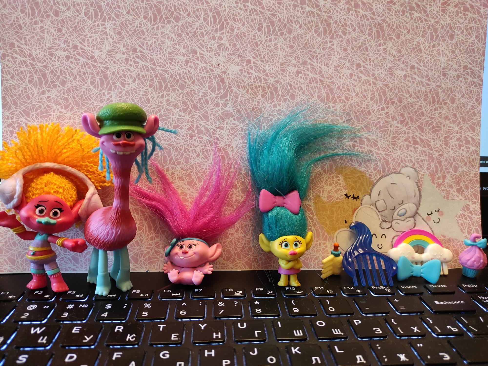 Троллей 10. Троллей 10. Троллей 10. Тролли из 10 королевства. Жевательная резинка trolls конфитрейд.