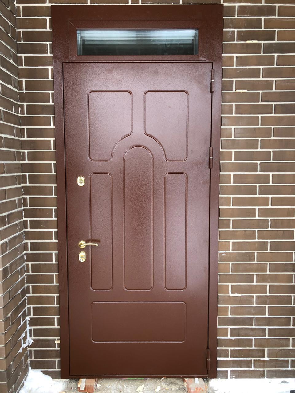 Входные двери в дом с терморазрывом и фрамугой