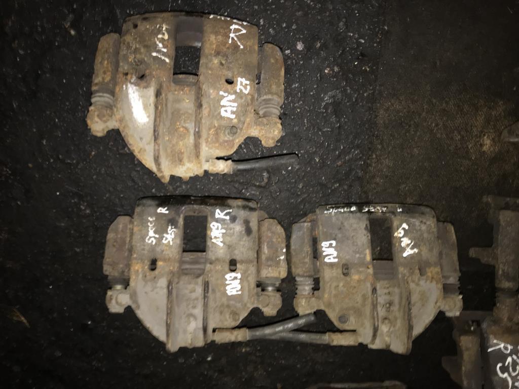 Ремонт суппорта митсубиси спейс стар. Передний суппорт митсубиси л300 lo32p. Ремонт суппорта митсубиси спейс стар. Резинки на тормозной суппорт митсубиси спейс стар. Суппорт дискового тормоза mitsubishi space star.