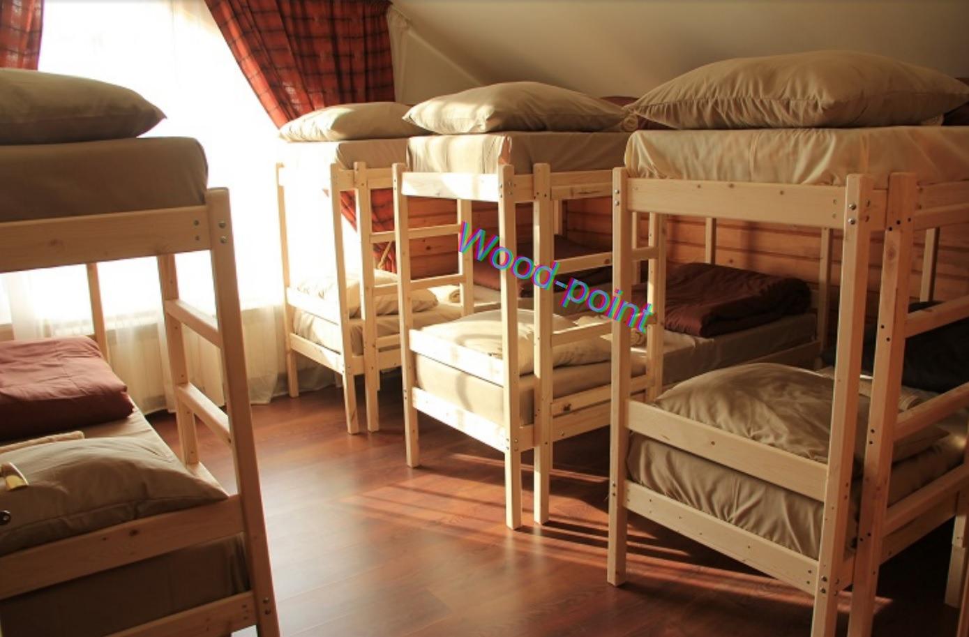 деревянные кровати для хостела