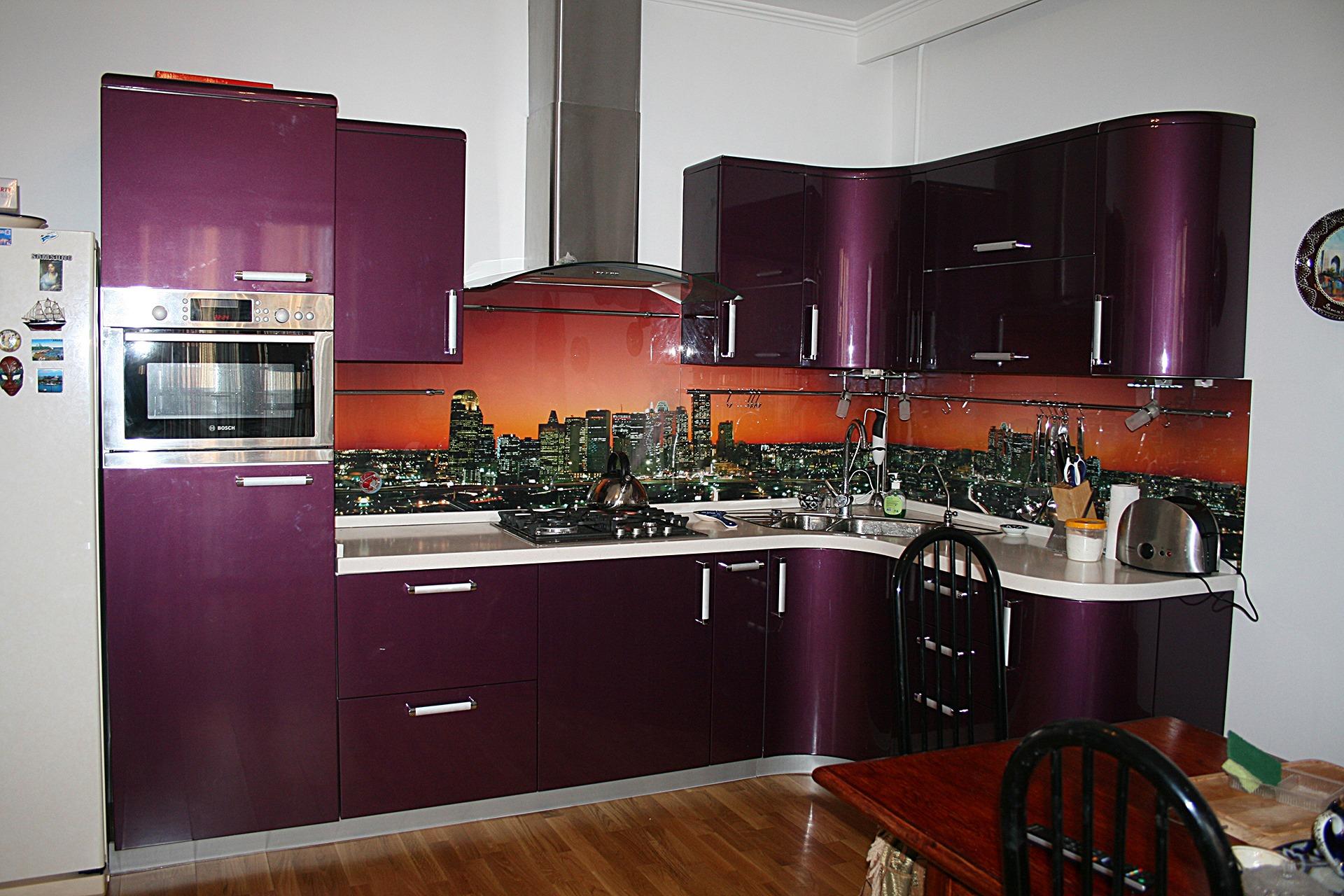 Кухня вишневого цвета