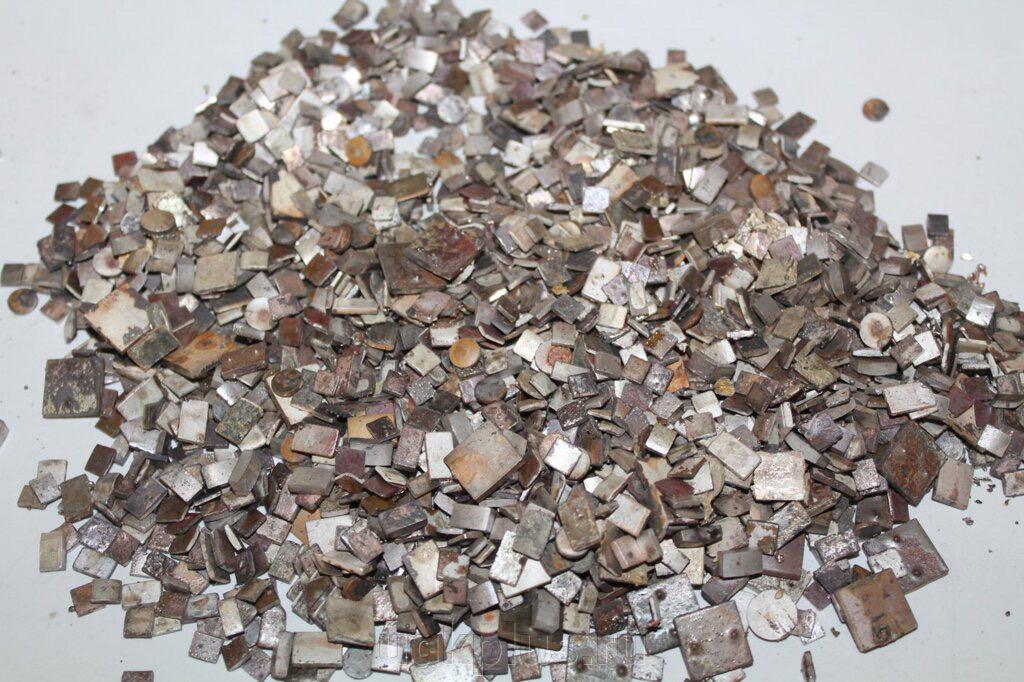 Продать техническое серебро. Техническое серебро за 1 грамм. Техническое серебро немагнитное. Серебро 60% магнитное. Техническое серебро напайки.