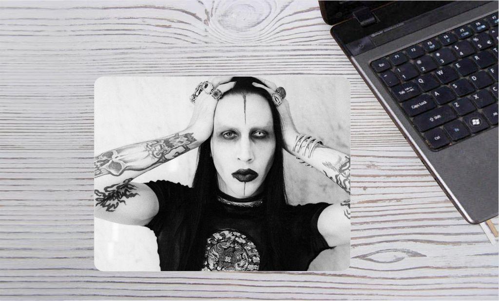 Marilyn manson are made of this. Коврик для мыши Мэрилин мэнсон. Marlin Manson с белым листом бумаги.