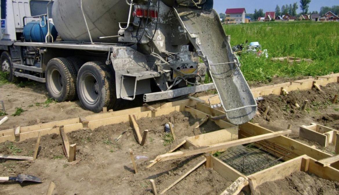 Куб заливки бетона. Бетон m150. Бетон выгрузка м300 миксер. Бетон м500. Бетон выгрузка м400 миксер насос.