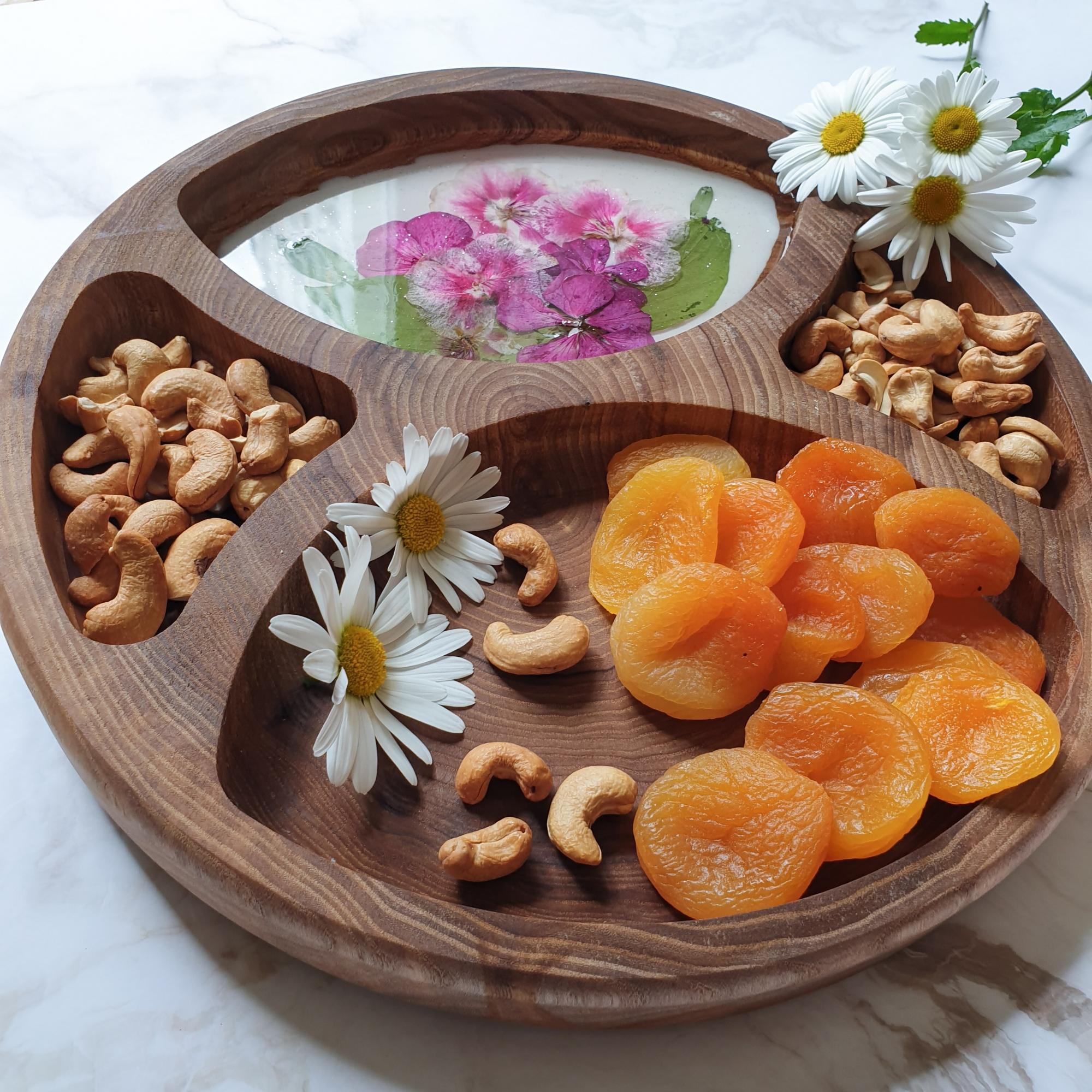 менажница деревянная с эпоксидной смолой. менажница со смолой. менажница из эпоксидной смолы. менажница с эпоксидной смолой. менажница из эпоксидной смолы.