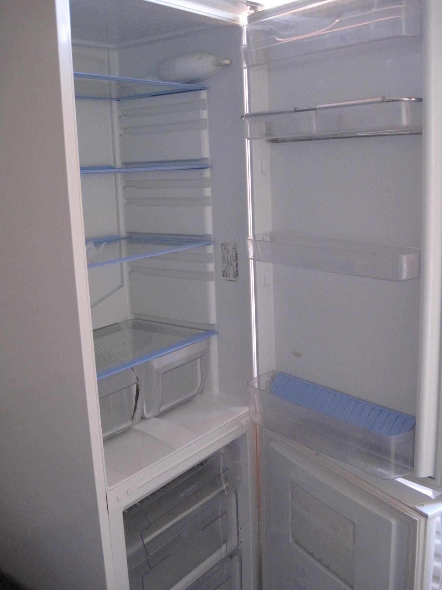 Холодильник Indesit c 138 NF