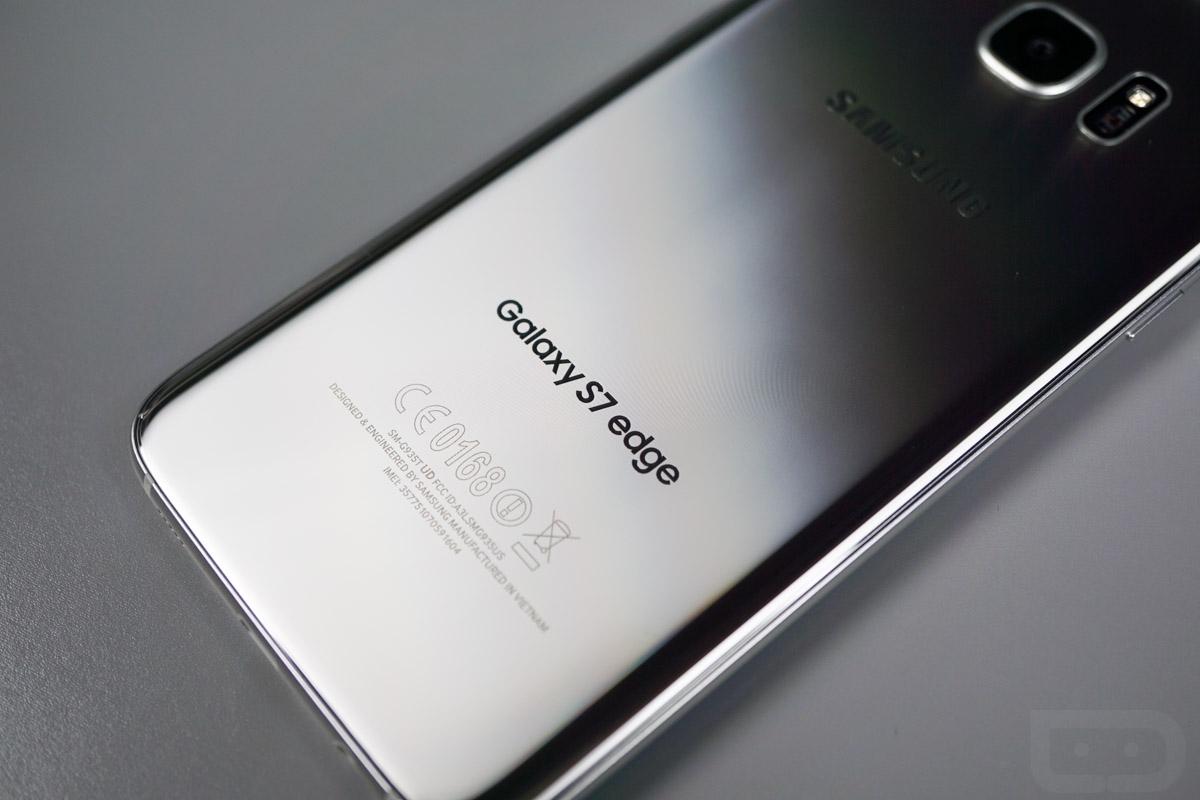 Galaxy silver. Samsung Galaxy s7 Edge - серебро.. Самсунг Эдж 7 серебряный. S7 Edge серебристый. Samsung s7 серый.