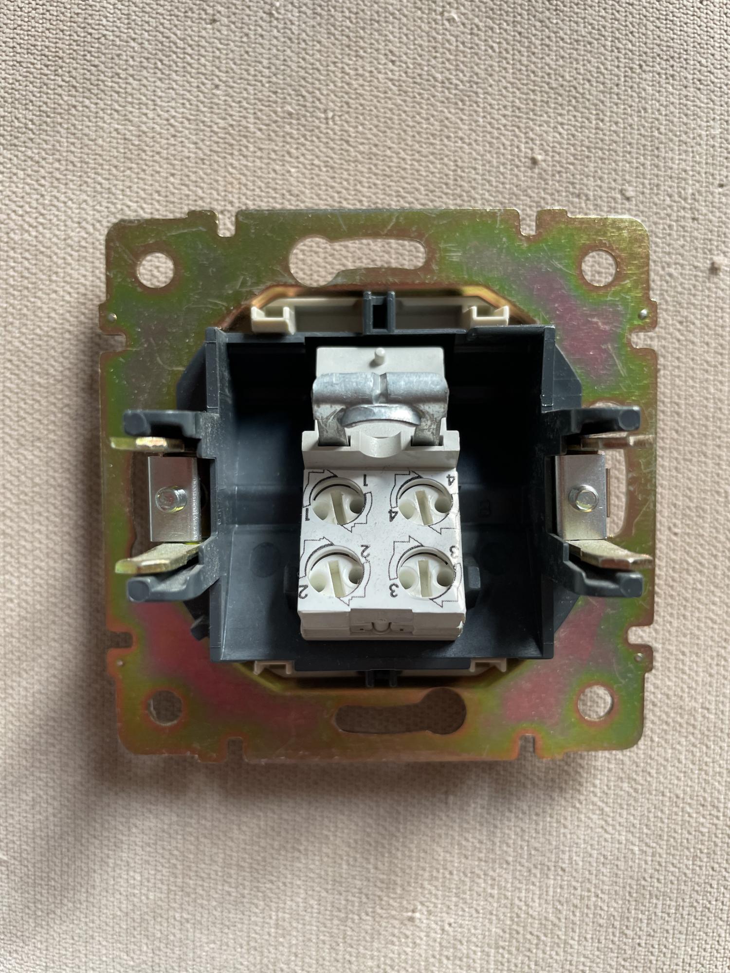 Розетка для телефона купить в Москве, цена 100 руб. | Объявления о ...