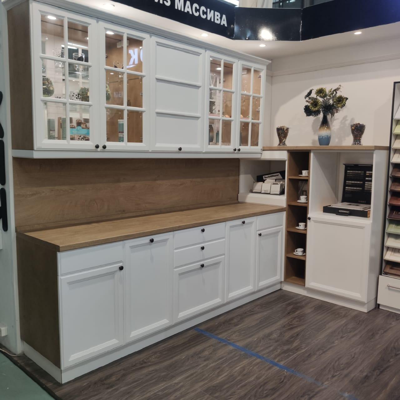 Кухонный гарнитур из массива. Выставочный образец. купить в Москве ...