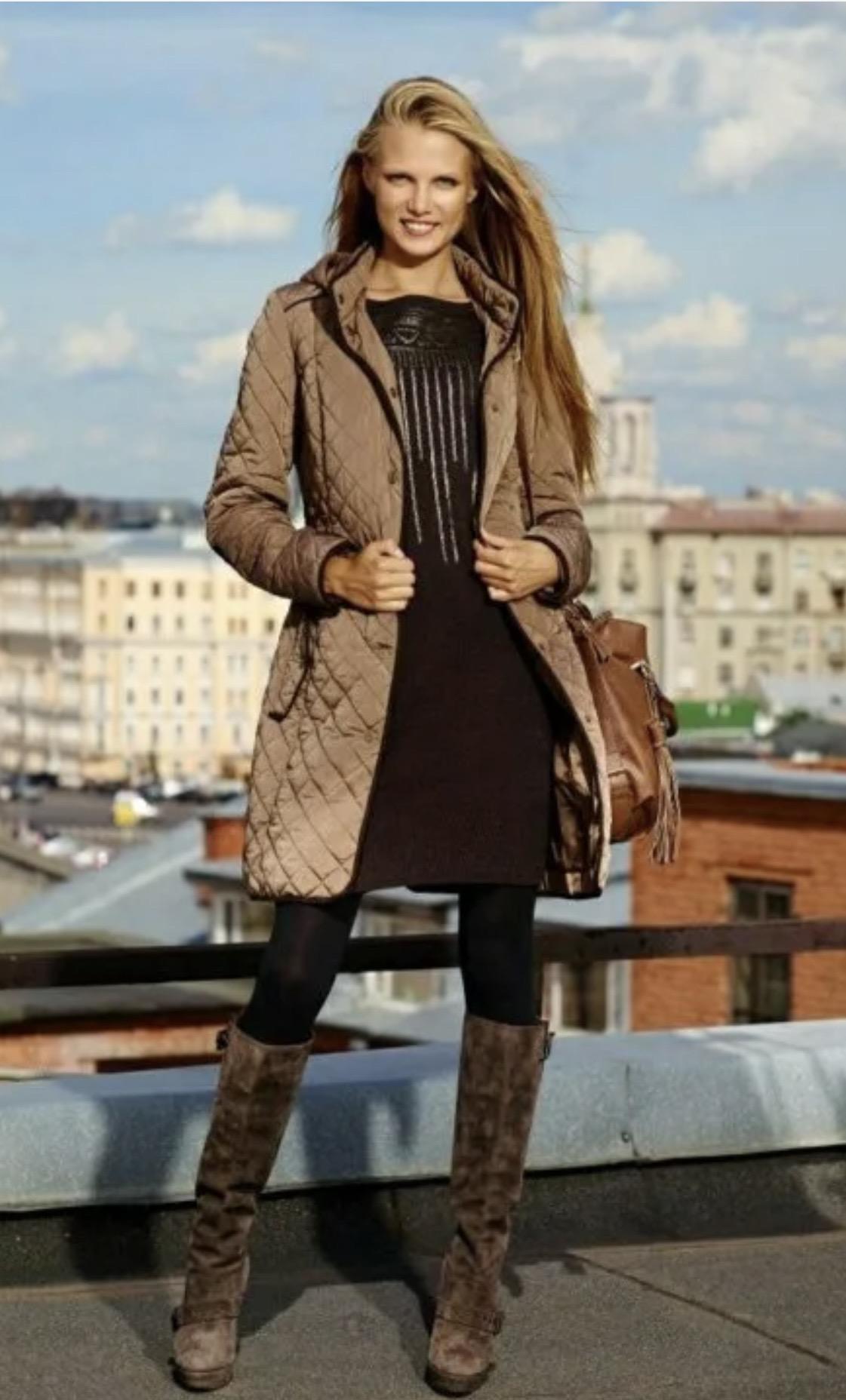 Женское стеганное пальто коричневое