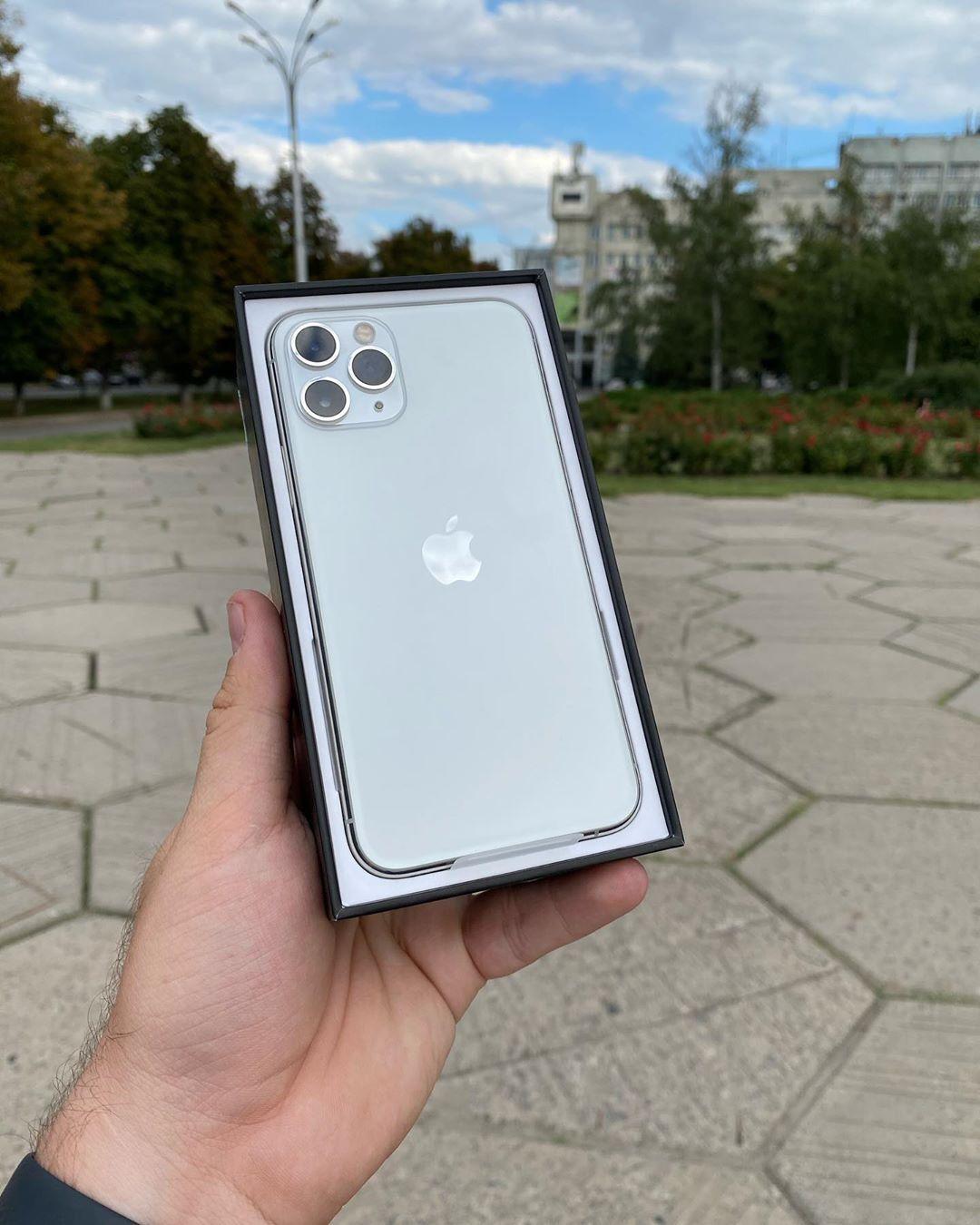 Айфон 15 про макс 256 в краснодаре. Iphone 11 Pro 256gb Silver. Айфон 11про Max белый. Iphone 11 Pro Max 256gb Silver. Iphone 11 Pro Max 256gb белый.